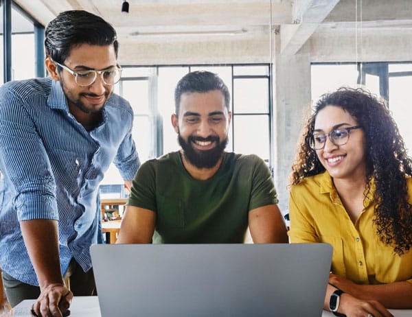 Consultores expertos en gestión digital y desarrollo de productos con enfoque estratégico y experiencia senior.